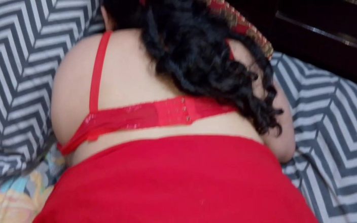 Queen beauty QB: Neighbor Aunty Had Sex Wearing Red Saree