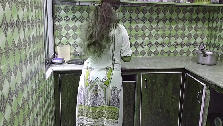 Pakistani CoupleX: Tatie indienne desi cuisine, Mai Kam Kr Rahi Thi Pati...