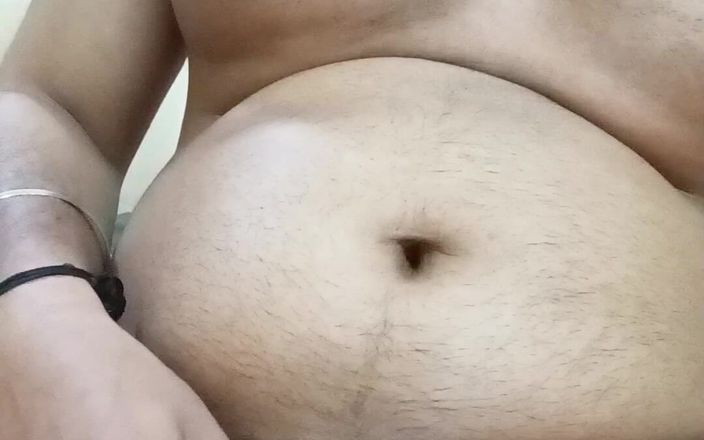 Rockko234: Marido gay indio mostrando su polla morena en la cama