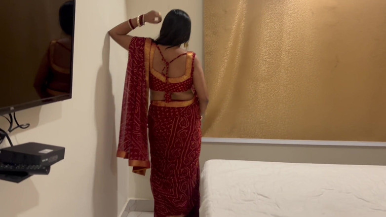 Besharam Jodi: L'indiana Saree wali Bhabhi viene scopata duramente a pecorina dal...