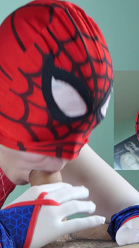 Elena clarck spider thổi kèn