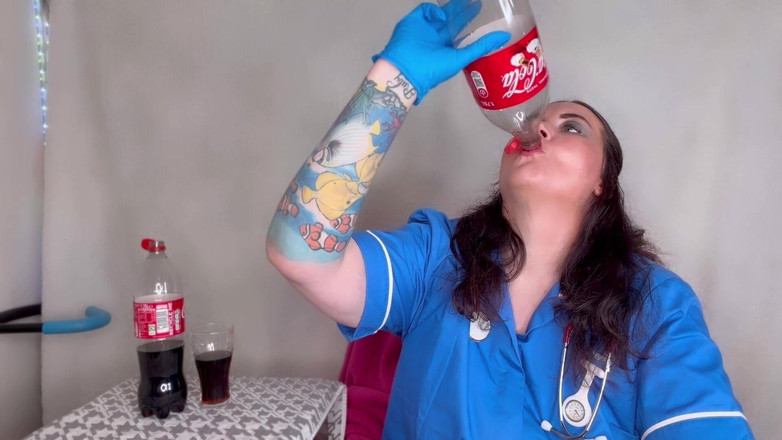 MissFFW: Asistentă Ffw cu băutură fizzy și burping