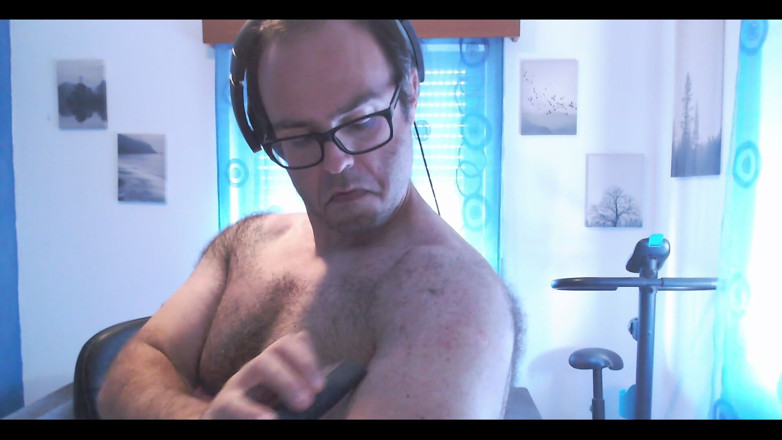 RAvingr4d4: Shaving Armpits and Shoulders