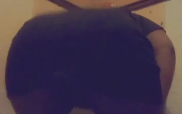 Juicy the houdini: I Got a Twerking Habit
