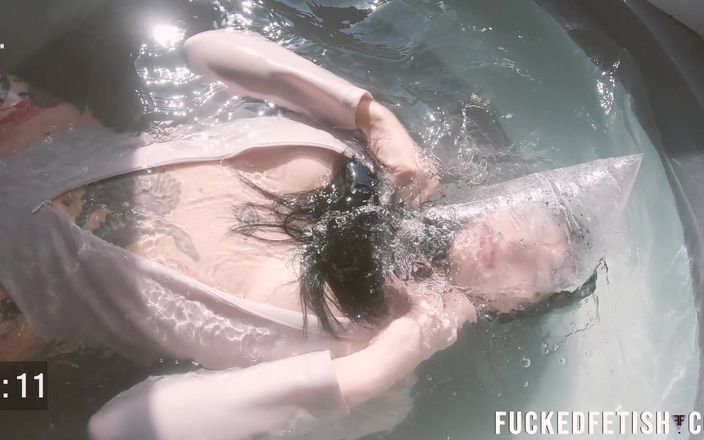 Fucked fetish: 4K толстая вода, сексуальная латинская богиня в купальнике свергивает