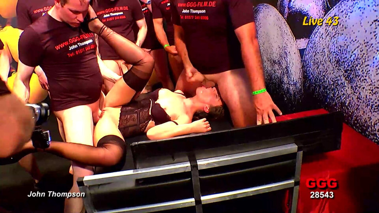 GGG John Thompson Studio: Ggg john thompson zeigt junge, sehr geile und schlanke MILfs...