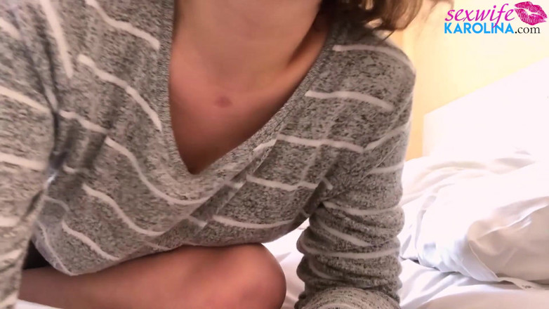 Oksana_Katysheva: milf grać cipkę podczas opowiadania historii, jak jej młodzi wszyscy...