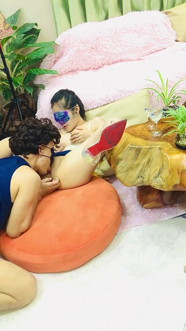 MiuBabee: Người yêu của tôi chỉ thích hôn âm hộ của cô ấy