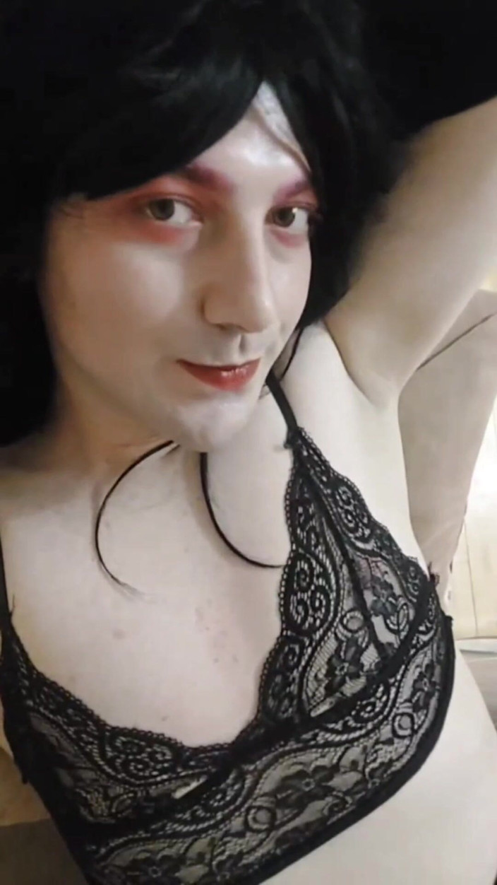 Kitty_Cross: White Gothic Feminine Young Sissy Crossdresser