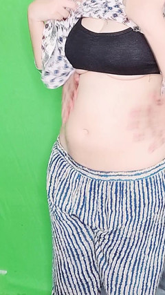 Vicky Thakur: Vicky dává sexuální masáž Riya