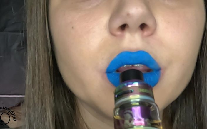 Your fantasy studio: Close-up verdampen met blauwe lippenstift