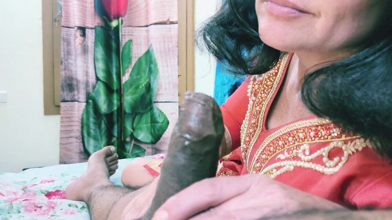 Bolly Karma: Elegantní děvka saje ptáka doma