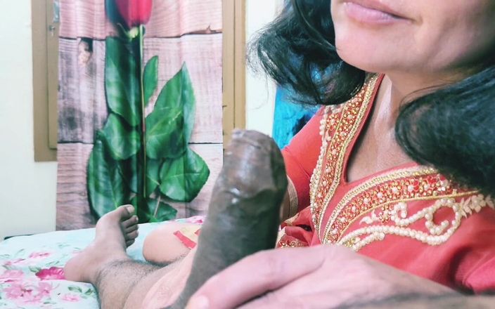 Bolly Karma: Snygg tik suger kuk hemma