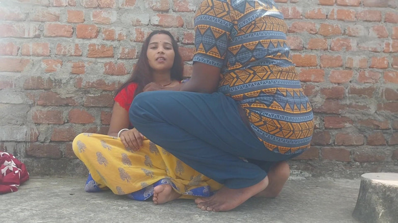 Pooja raniji: Deshi Pooja Bhabhi Come in Oldest House Chhat Fast Floor...