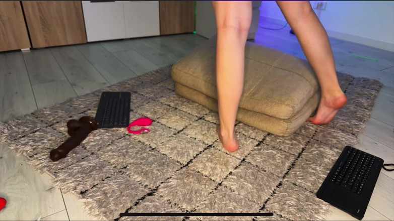JuiceLussie: Anal Fucking with Huge Dildo