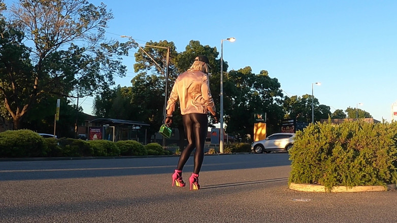 Muscle sissy slut Jessica: Si jalang banci terdedah memancut mani Garter Belt Silk Satin