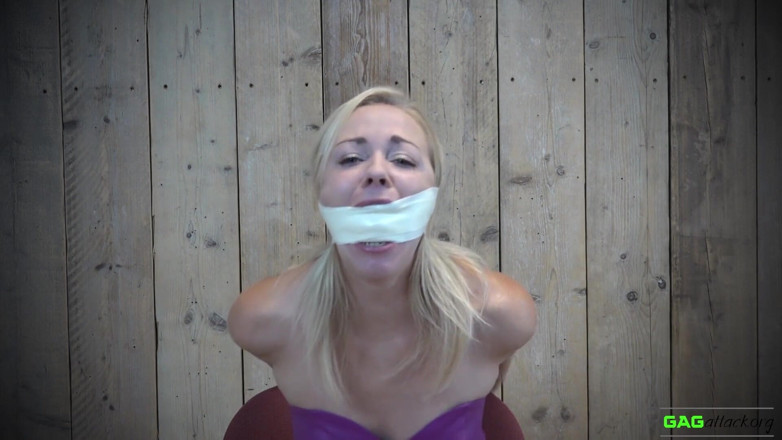 Gag Attack: Lucy - microfoam-tape kokhalzen