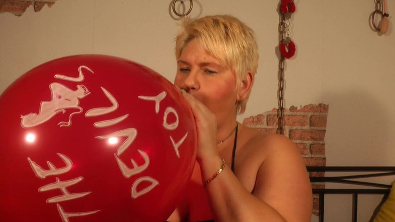 Anna Devot: Annadevot - bright red balloon