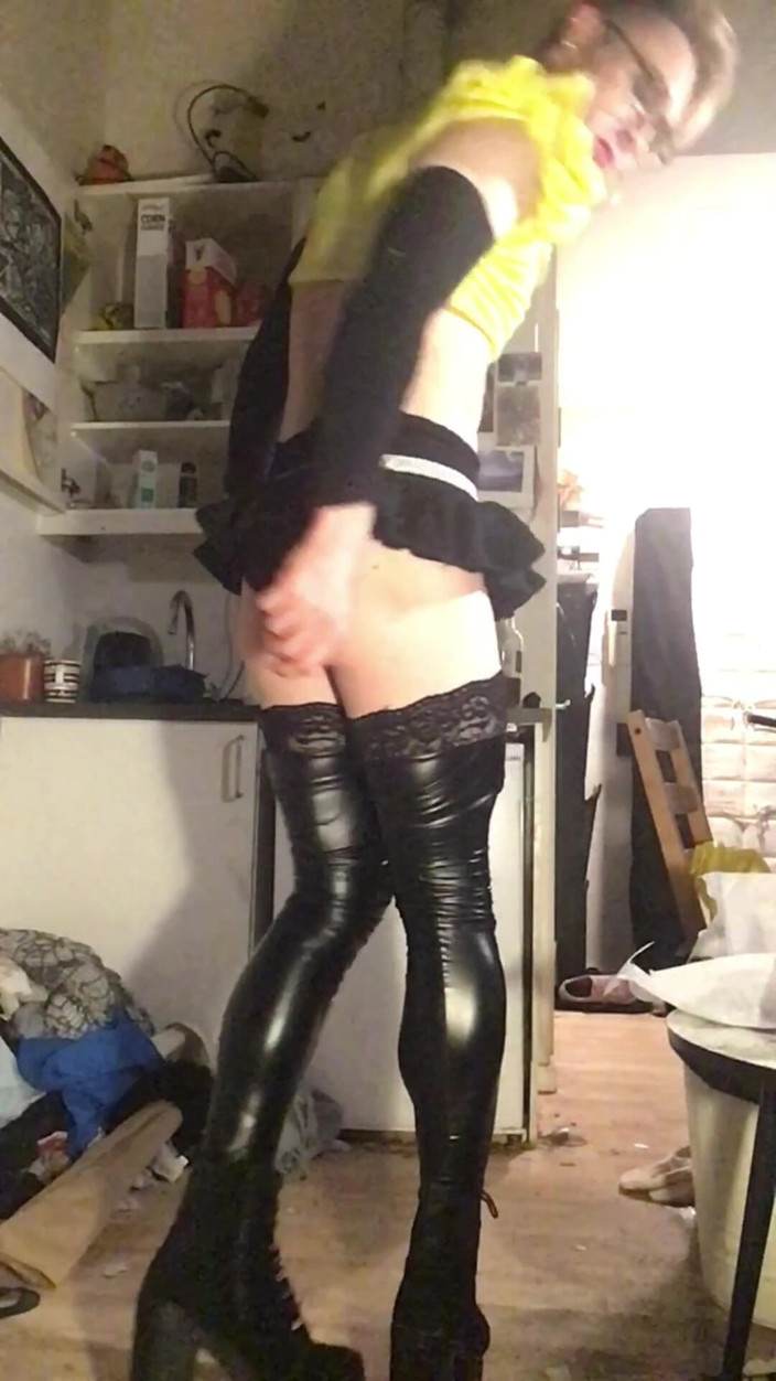 Sissy Cindy Slut: Curva Jes Brinch expusă