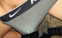 Track suit boy: Nike Boy ejaculează