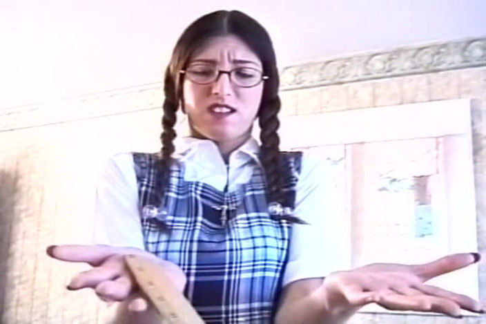 USA Fetish and Hardcore Clips: sharmili kamsin larki pitaee ke lie apni phailaati hai
