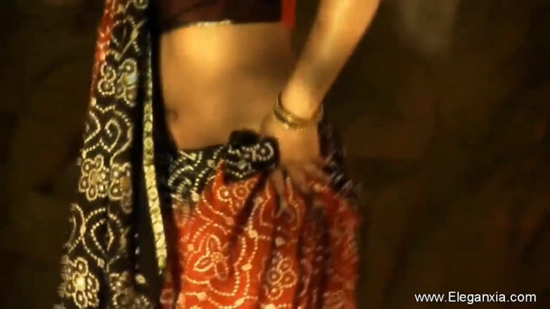 Eleganxia: Exotic dancer from the Oriental past