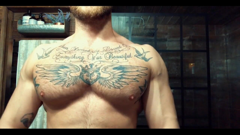 Leo Bayne: Pós treino no peito