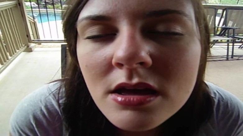 Sexy Amateurz: BBW brünette zeigt ihre hübschen lippen