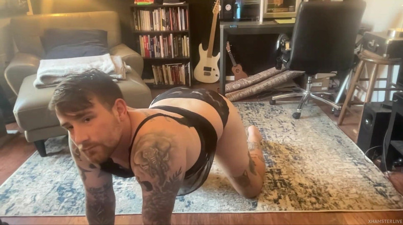 Dirtytrisha: 在私人吮吸我穿着蕾丝礼服的假阳具