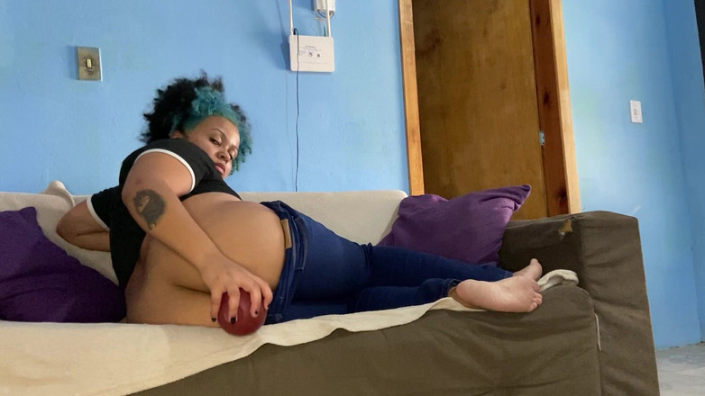 Cutiepiie Chubby: Grandota no puede dejar de pedos y eructar en jeans