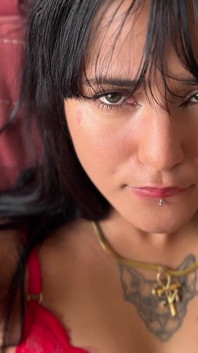 アナ・クレオパトラは彼女の最初のアダルトビデオフルでよくファックします