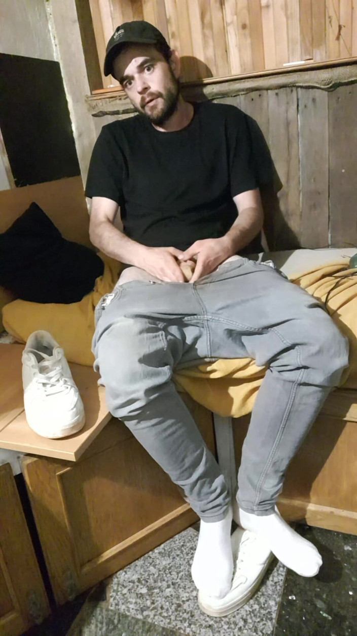 jerkofflover: 흰 양말을 신은 자위 모음집