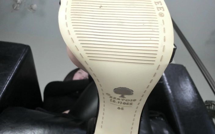 Feet lady: Под подошвой