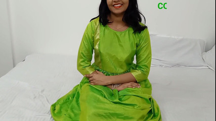 Sexy Komal: 嘿继兄弟，你的阴茎很大，你走了多远？