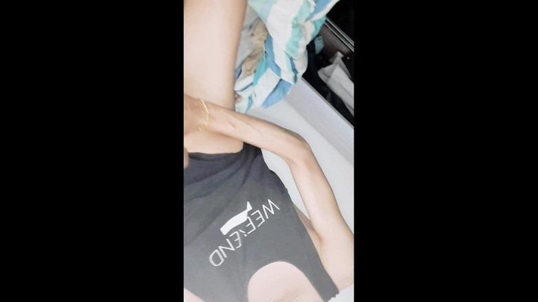 Ladyboy Karl: मेरे मुंह में सुबह का नाश्ता वीर्य