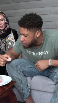 Büyük götlü tesettürlü üvey anne kaslı büyük zenci yarağı üvey oğlu tarafından sikiliyor