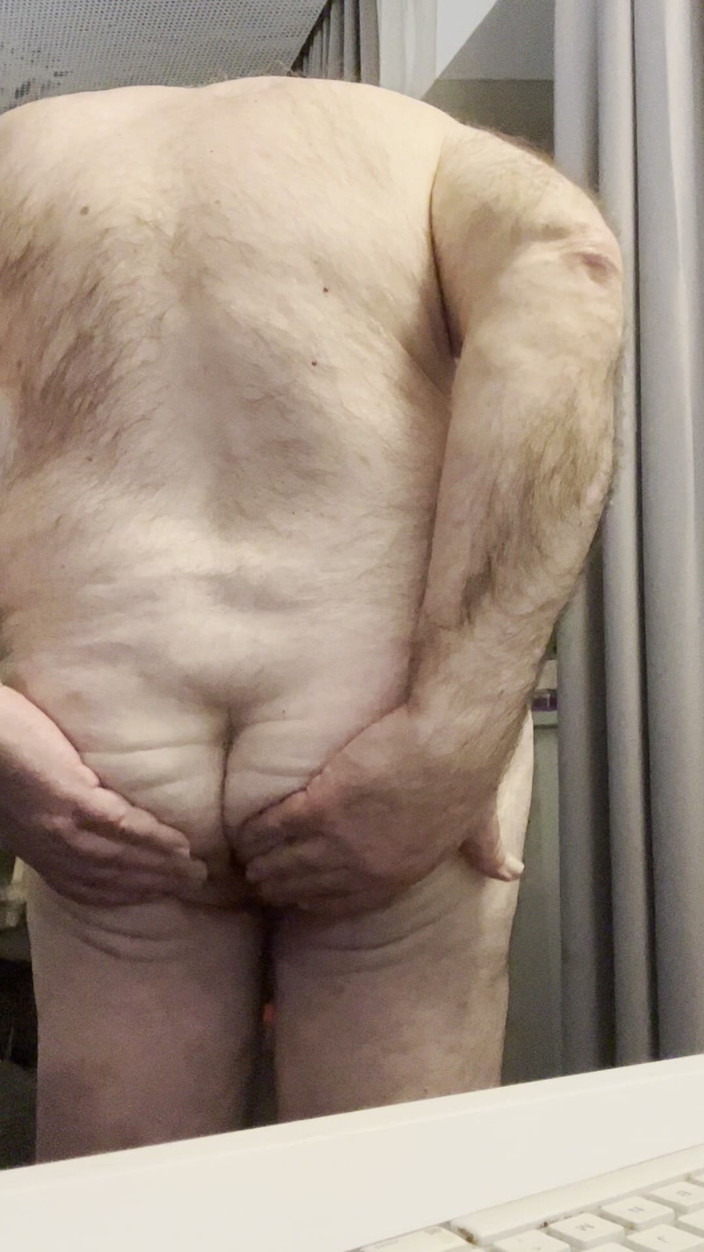 Coach Karl dude lodge: Coach Karl Nipples and Butt 5571