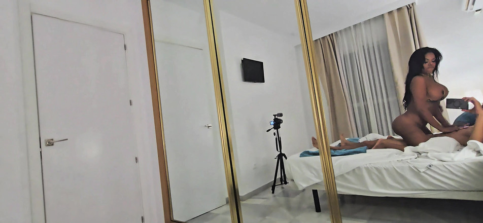 ep3kofficial: Eboni berpantat gelembung menunggang besar saya sehingga ia meletup ke...