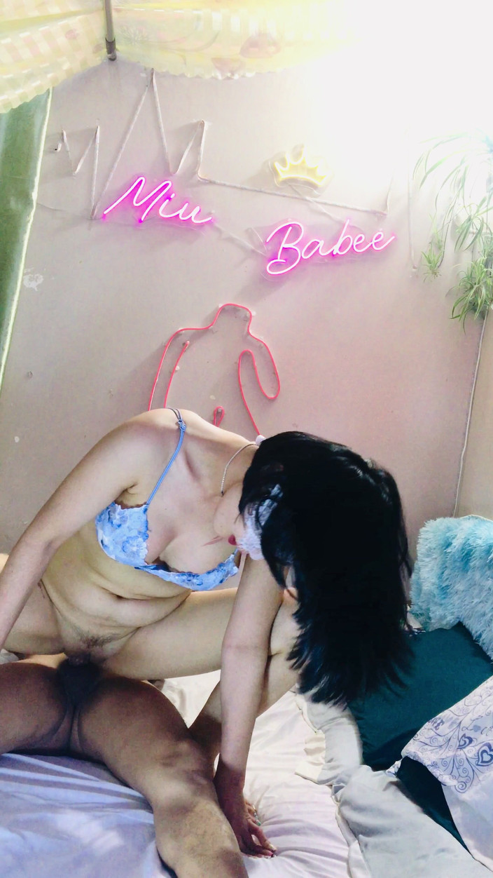 MiuBabee: Singaporean Girl Seduces Her Lover