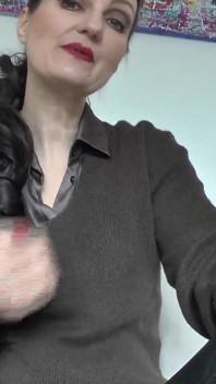 Mama vitregă într-un pulover Cashmere, pulover Love, spermă pe pulover cu vedere la persoana 1, doamna Victoria Valente