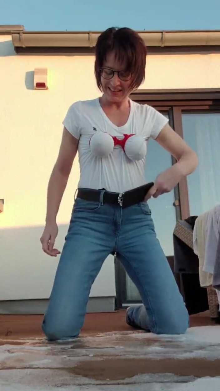 JulieEroticDress: Squirt in Jeans on Balcony