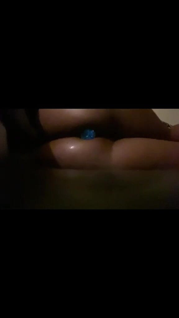 ALLIYAH ALECIA: (wimpy Takut.. Butt Tries).. Masukin Buty Plug - Pelatihan Anal Amatir...
