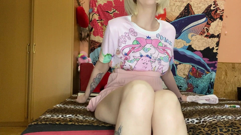 Cuteblonde666: Hairy pussy in skirt