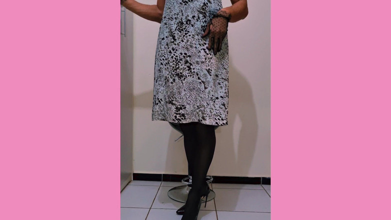 Milady Silvia Helena: Milady Silvia Helena com vestido, lingerie e saltos brincando com...