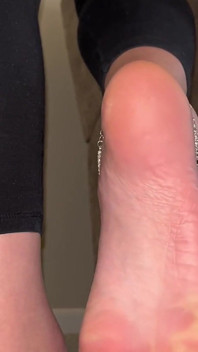 Sự thống trị của chân - bạn và vợ bị làm nhục bởi ivys feet