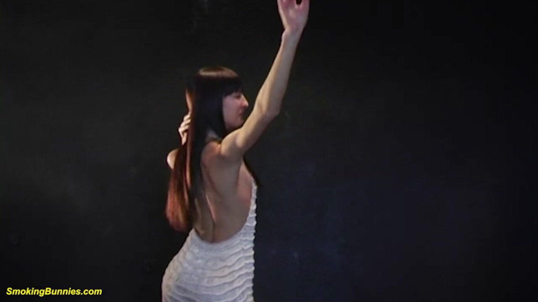 Smoking Bunnies: Skinny babe dancing and smoking naked