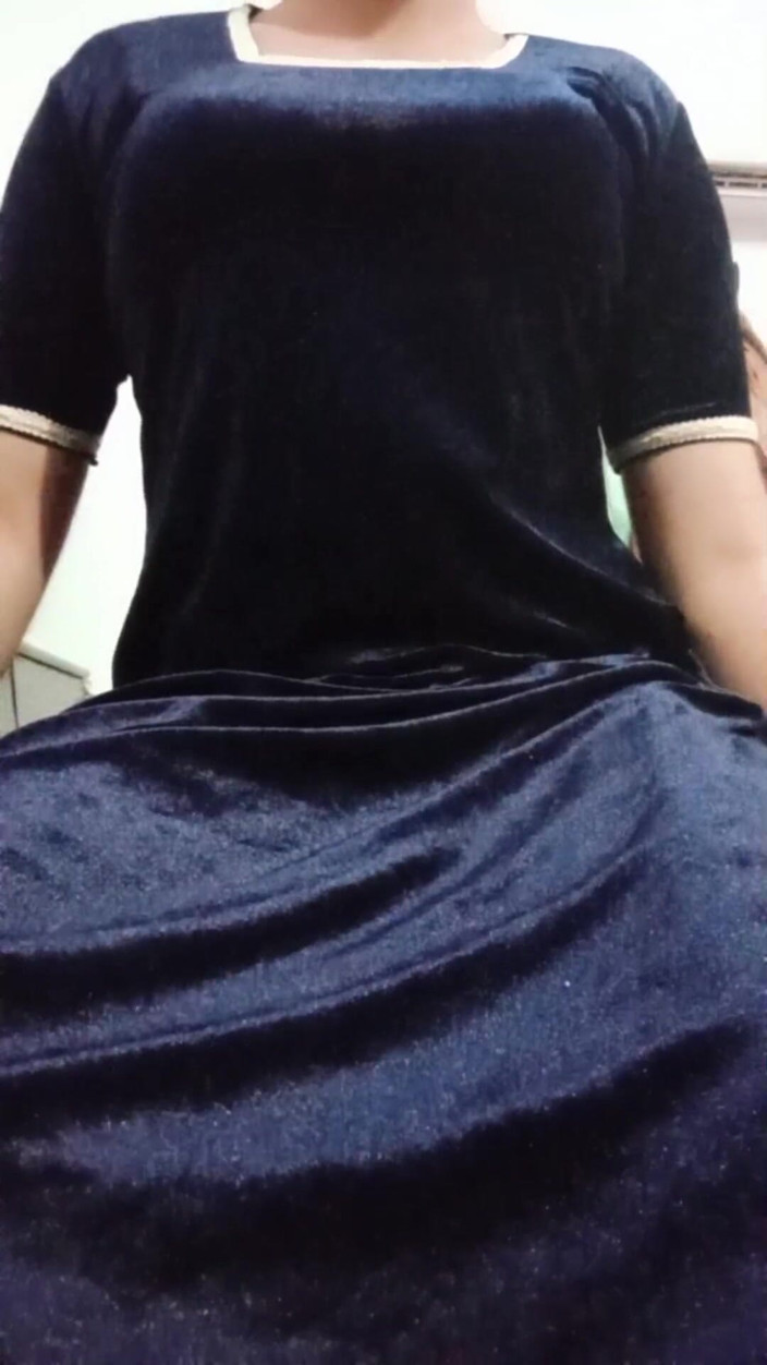 Gaurisissy: Hintli eşcinsel travesti gaurisissy blue salwar kurta'da azgın hissediyor