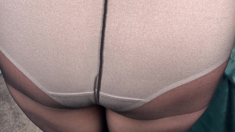 Mr MF: Mrs Mature Feet Stripping Down to Her Big White Granny...