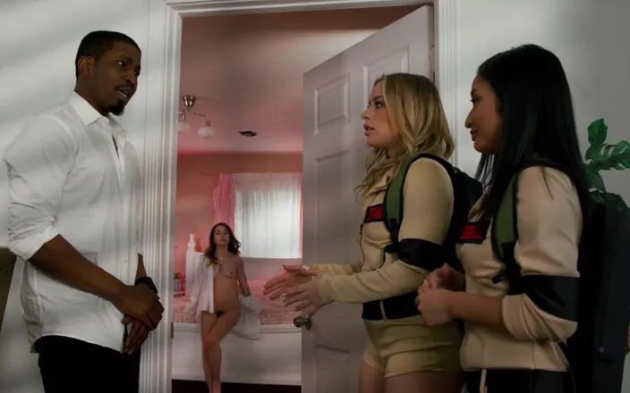 Cosplayground: Slutty Ghostbusters Chanel Camryn, Anna Claire Clouds a Avery Black...