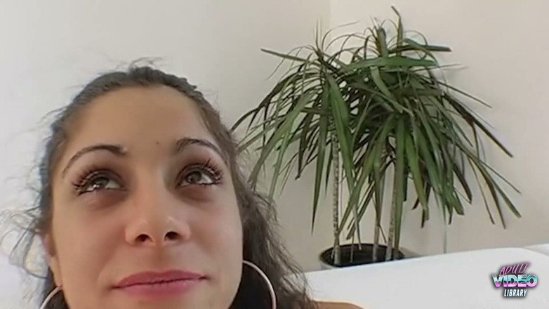 Adult Video Library: Missy Blue och hennes tajta fitta kommer i stan och...
